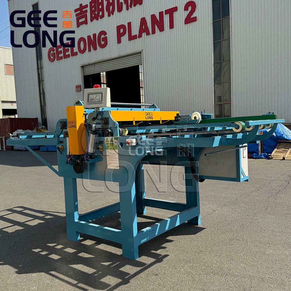 Wood core veneer clipper machine