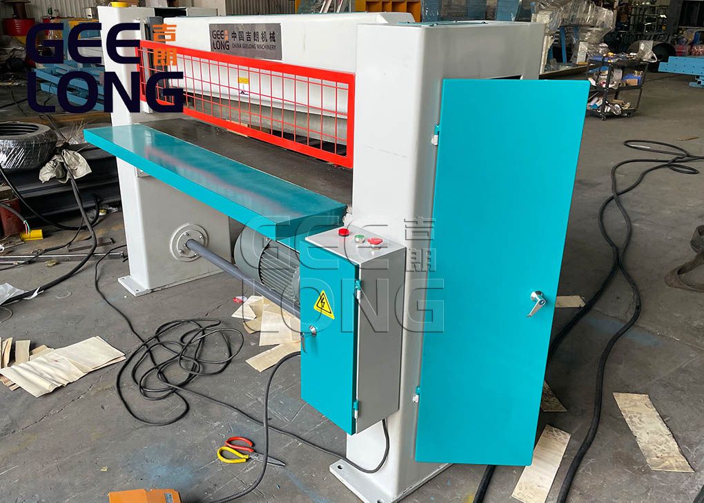 Veneer Clipper Machine for vertical pattern veneers